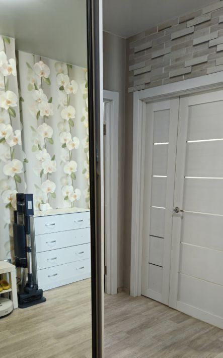 квартира г Омск р-н Кировский Солнечный ул Комкова 8/1 фото 5