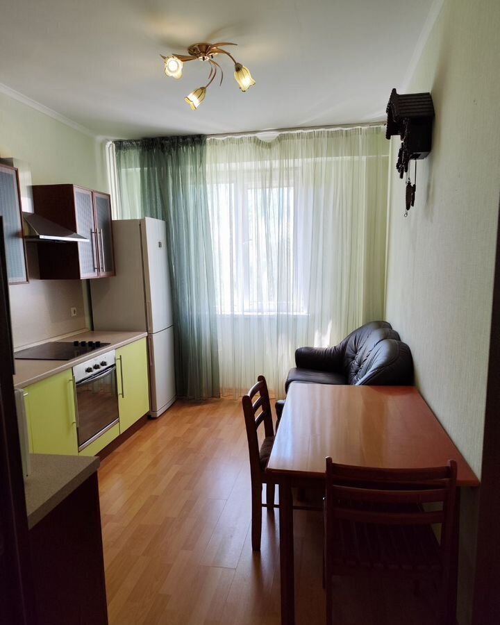 квартира г Тольятти р-н Автозаводский 1-й квартал б-р Баумана 5 фото 2