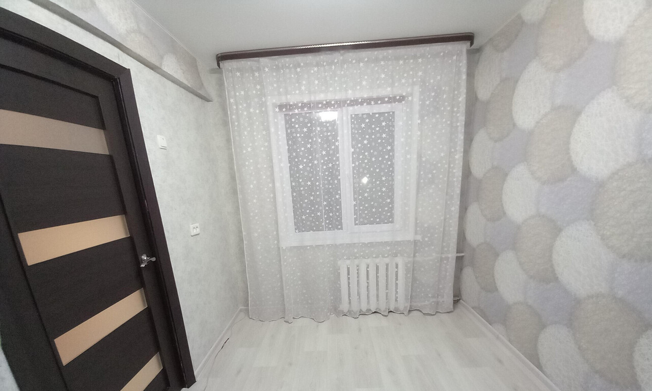 квартира г Омск п Чкаловский пр-кт Космический 61 м-н фото 4