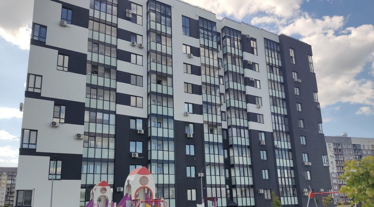 квартира г Тольятти р-н Автозаводский ул 40 лет Победы 45ак/1 фото 1