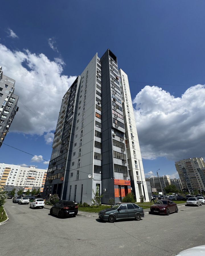 квартира г Челябинск р-н Центральный ул Братьев Кашириных 164 фото 2