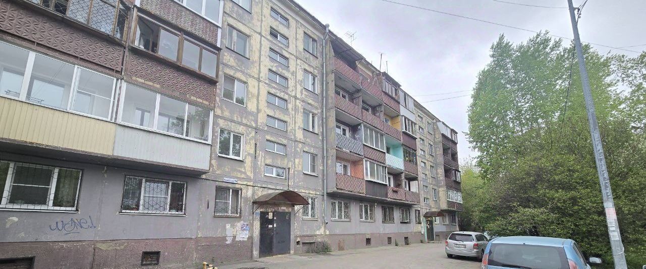 комната г Иркутск р-н Свердловский ул Помяловского 15а фото 1