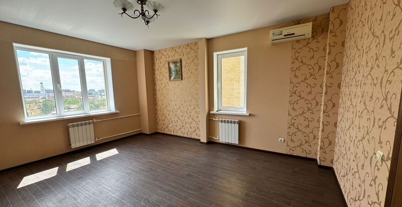 квартира г Астрахань р-н Кировский пл Карла Маркса 3к/1 фото 1