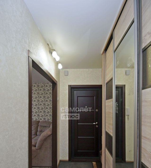 квартира г Омск р-н Кировский ул Дианова 18к/1 фото 7
