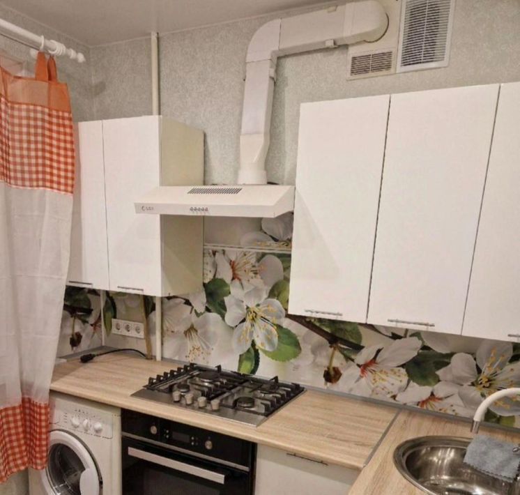 квартира р-н Киришский г Кириши пр-кт Ленина 17а фото 1