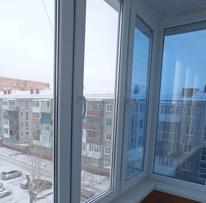 квартира г Омск р-н Центральный ул Багратиона 17а пос. Амурский фото 18