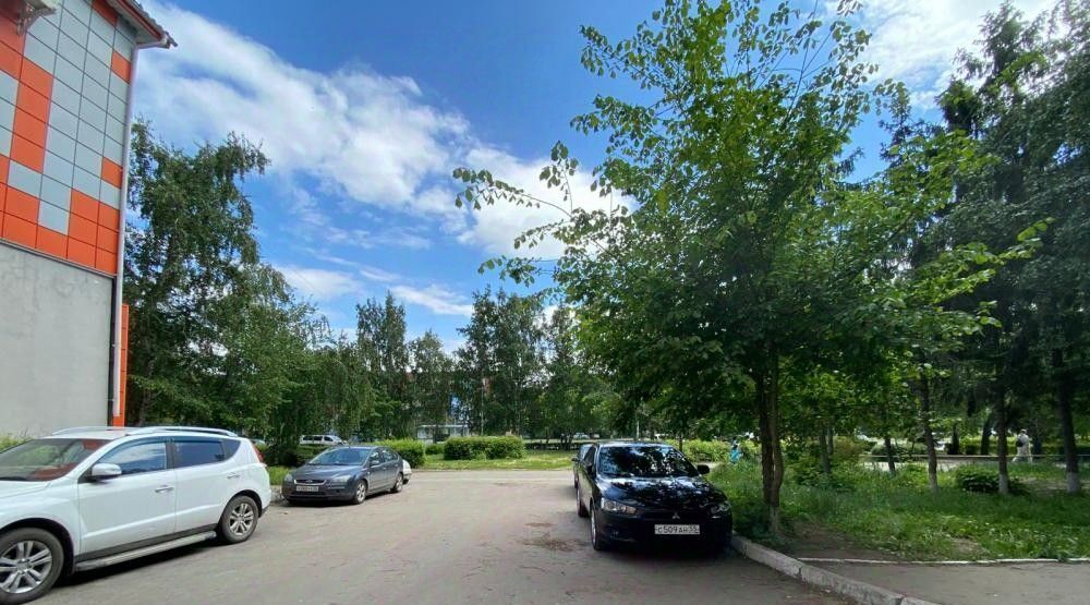 комната г Омск р-н Октябрьский пр-кт Космический 97ак/3 фото 4