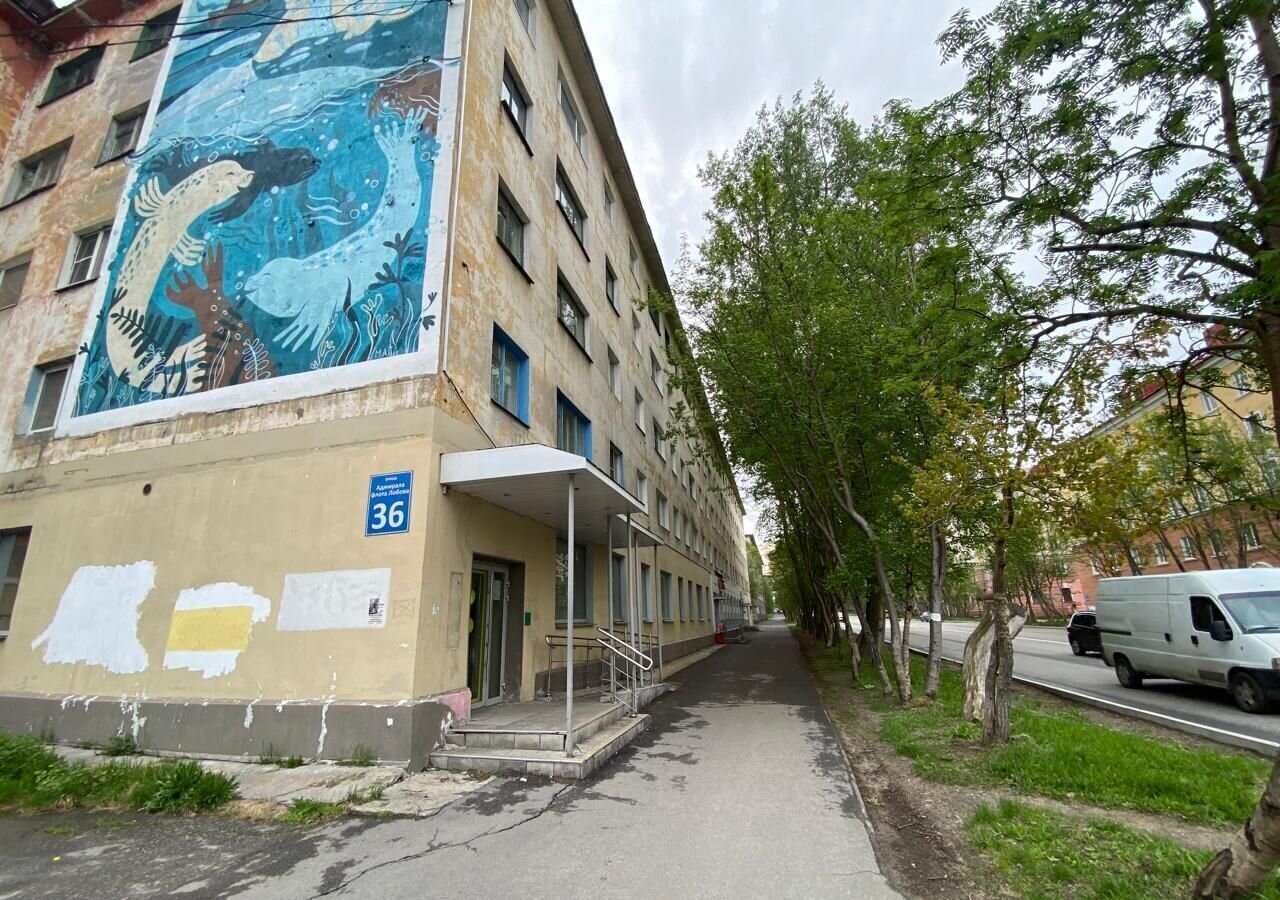торговое помещение г Мурманск р-н Ленинский ул Адмирала флота Лобова 36 фото 1