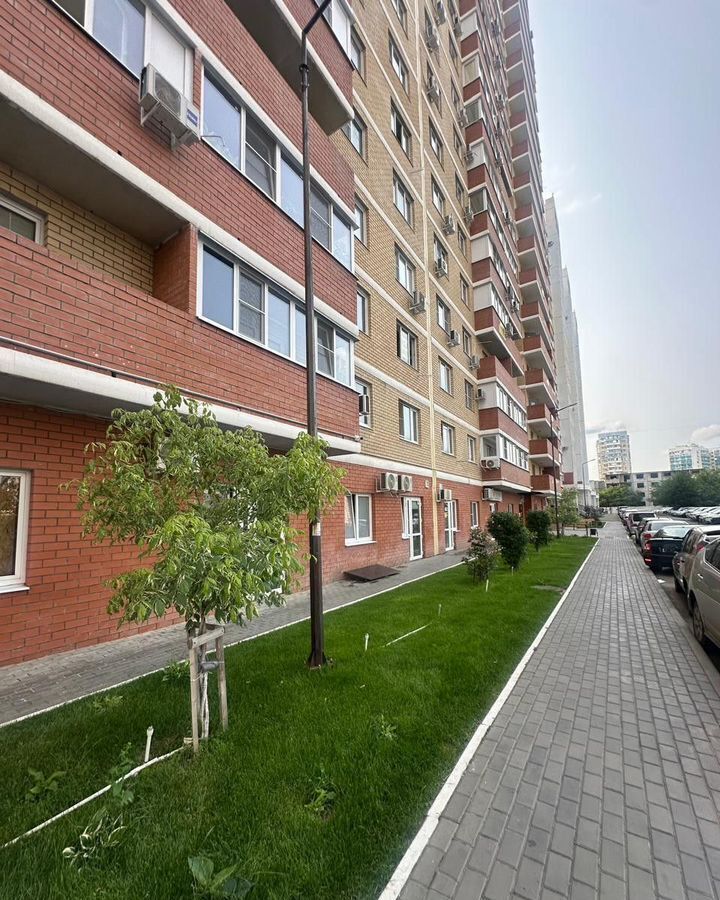 квартира г Краснодар р-н Карасунский пр-кт им. писателя Знаменского 9к/1 мкр Почтовый» фото 1