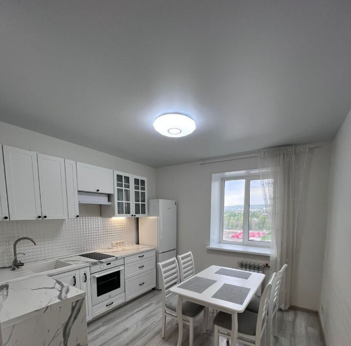 квартира г Саратов р-н Заводской ул. Имени Г. К. Орджоникидзе, 42А фото 1