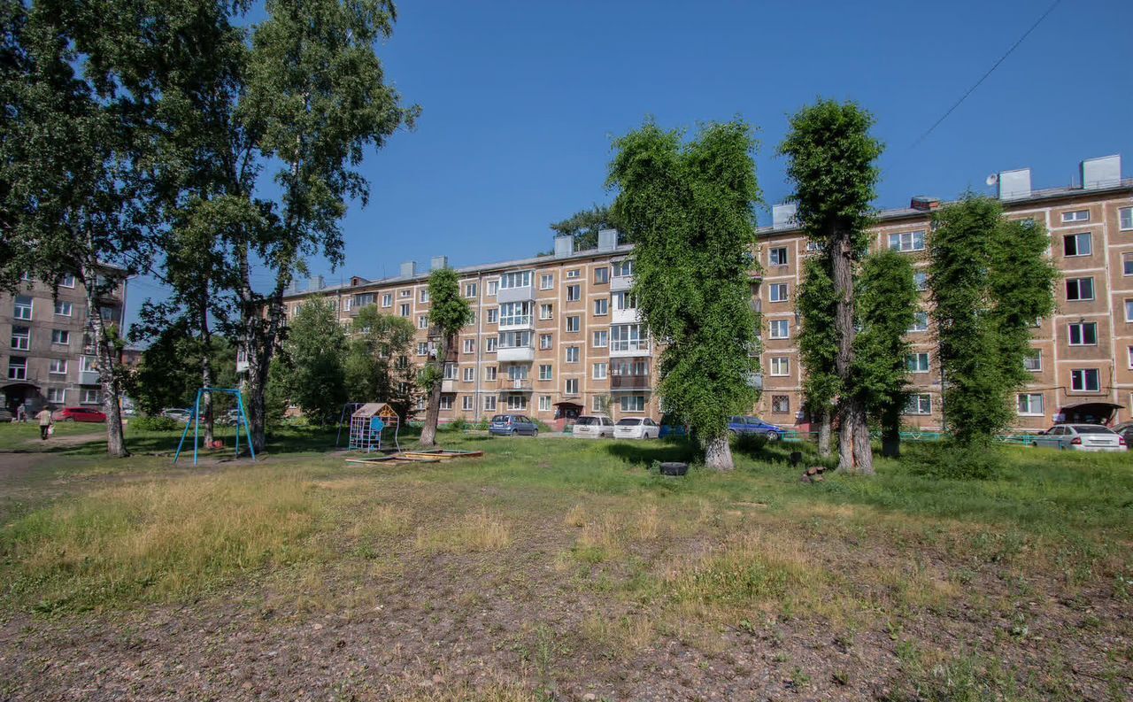 квартира г Новокузнецк р-н Центральный ул Кузнецова 11 Кемеровская обл. — Кузбасс фото 2