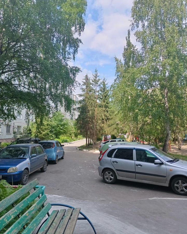 квартира г Омск р-н Кировский ул 70 лет Октября 8 фото 12