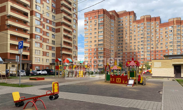 мкр Западный ул Лунная 25/3 м-н фото