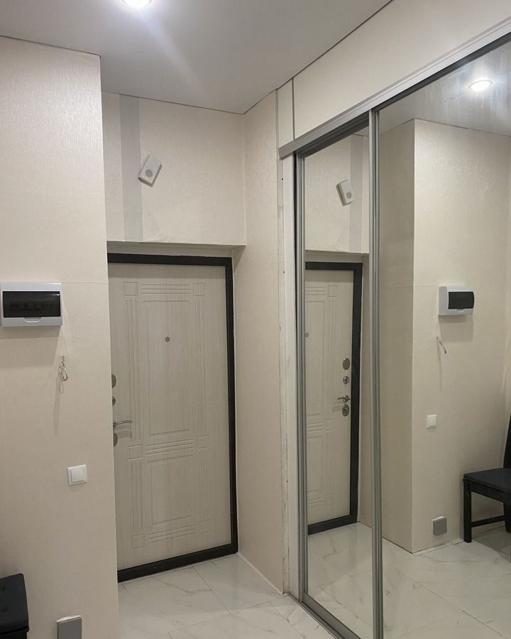 квартира г Омск р-н Кировский б-р М.М.Кузьмина 15 фото 5