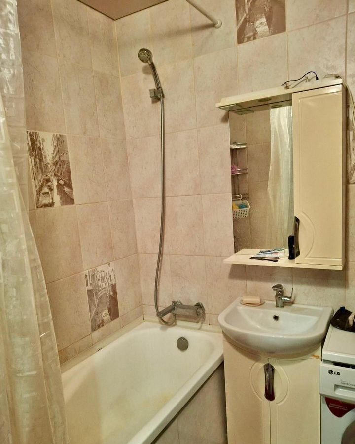 квартира г Саратов р-н Волжский ул им братьев Никитиных 16а фото 11