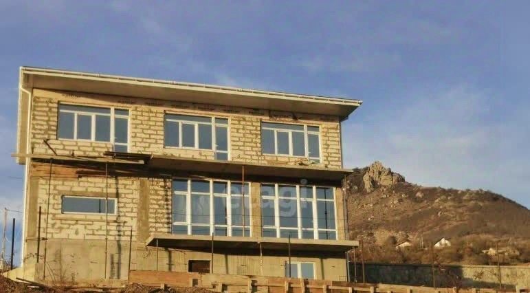 дом г Алушта с Лучистое ул Ай-Серез 18г фото 1