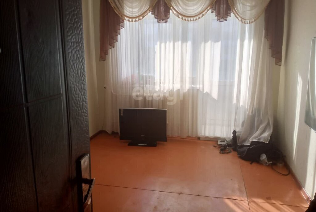 комната г Ачинск мкр 1-й 28 фото 1