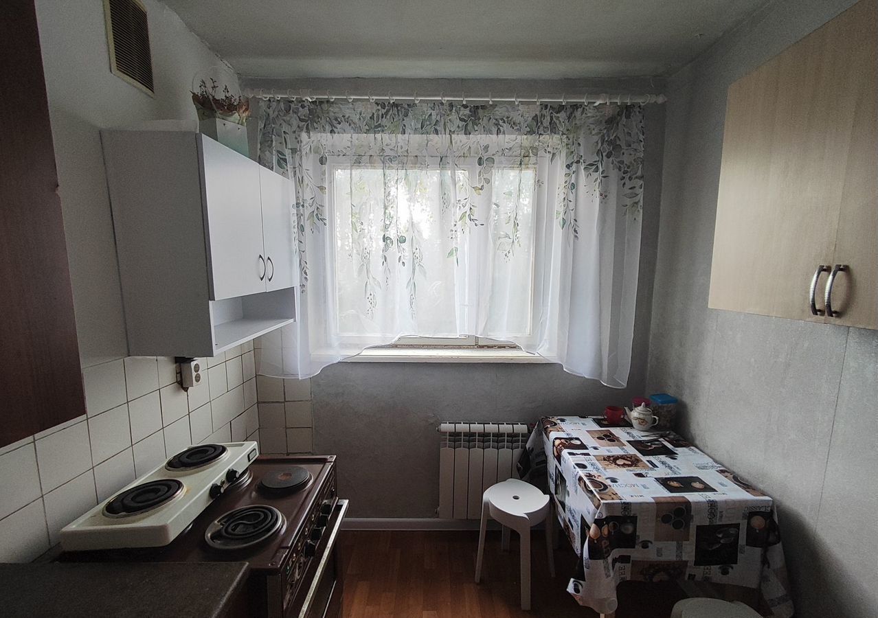комната г Тольятти р-н Автозаводский 5-й квартал б-р Орджоникидзе 15 фото 2