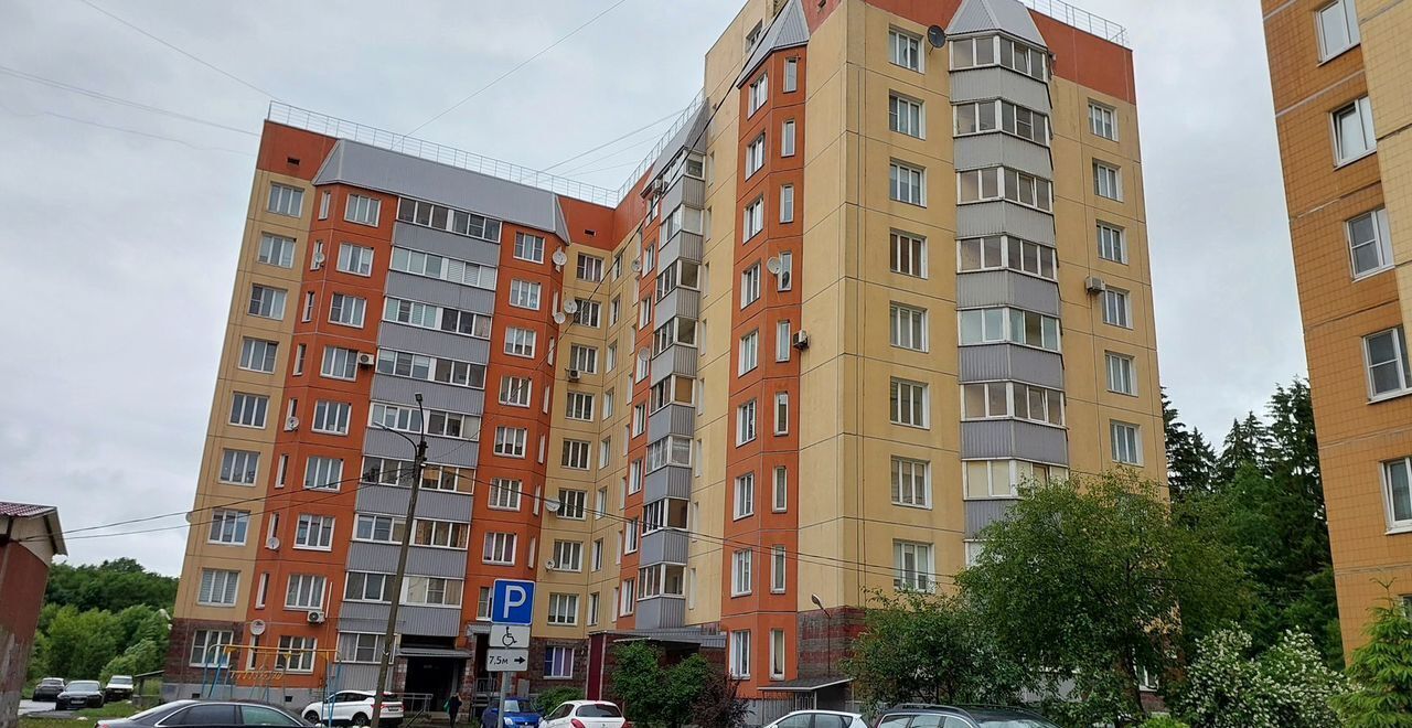 квартира р-н Гатчинский г Гатчина ул Изотова 18/2 Гатчинское городское поселение фото 1