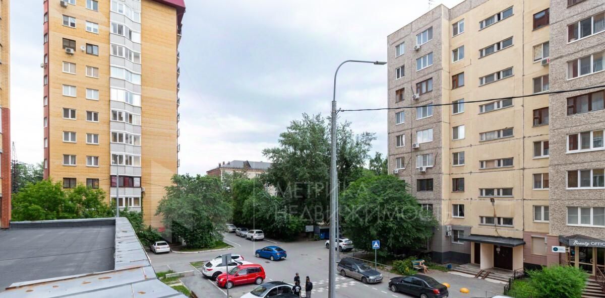 квартира г Тюмень р-н Центральный ул 50 лет Октября 1а фото 23