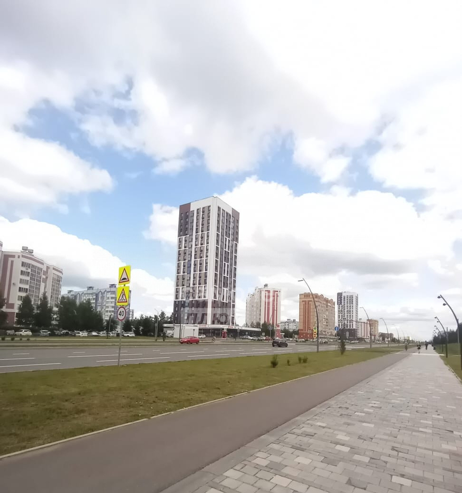 квартира р-н Нижнекамский г Нижнекамск пр-кт Шинников 13в фото 2