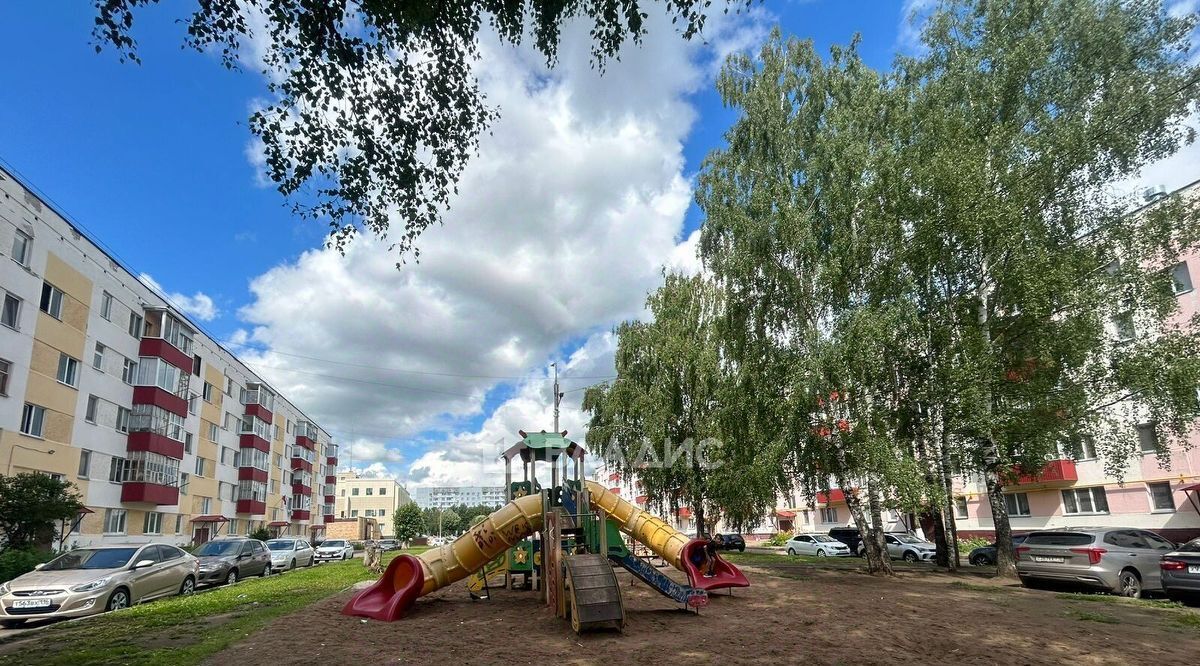 квартира р-н Нижнекамский г Нижнекамск пр-кт Вахитова 27а фото 27