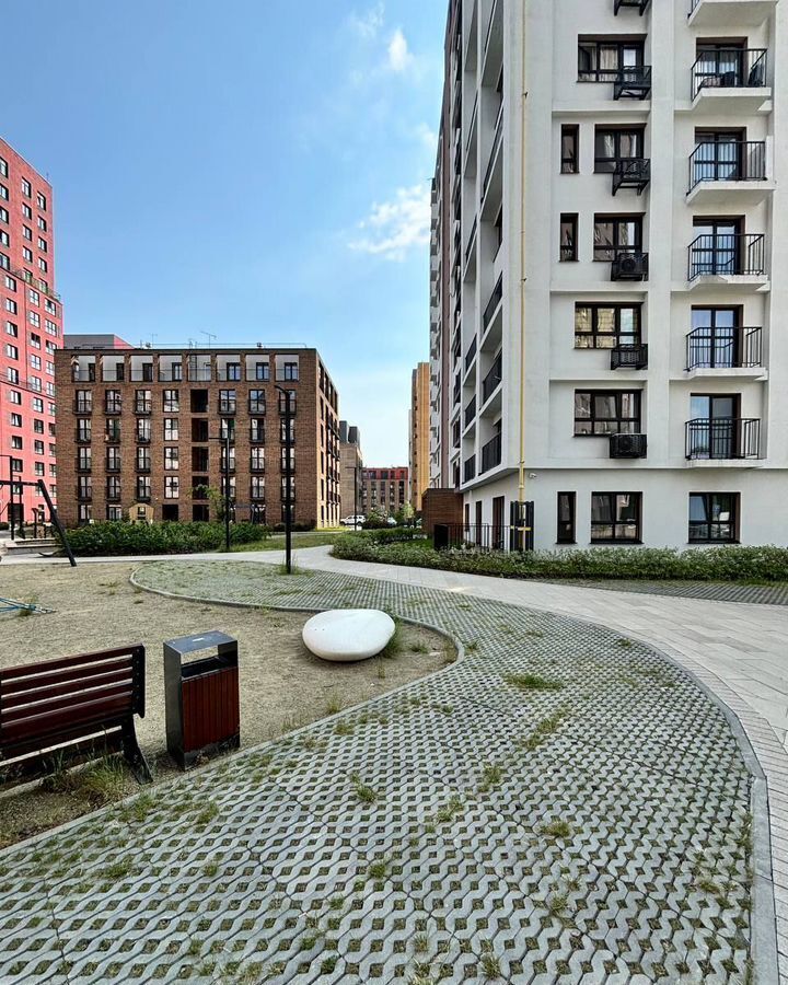 квартира г Тюмень ул. Сергея Джанбровского, д. 2 фото 3
