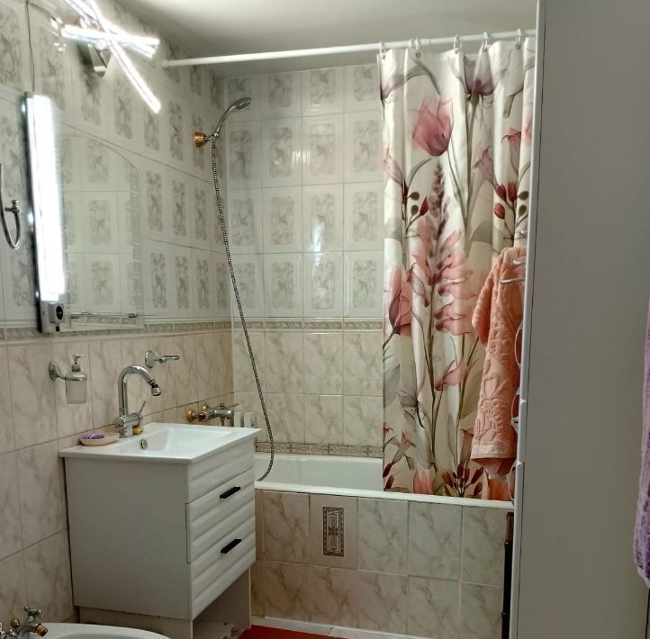 квартира г Омск р-н Центральный ул 16-я Северная 150к/1 фото 10