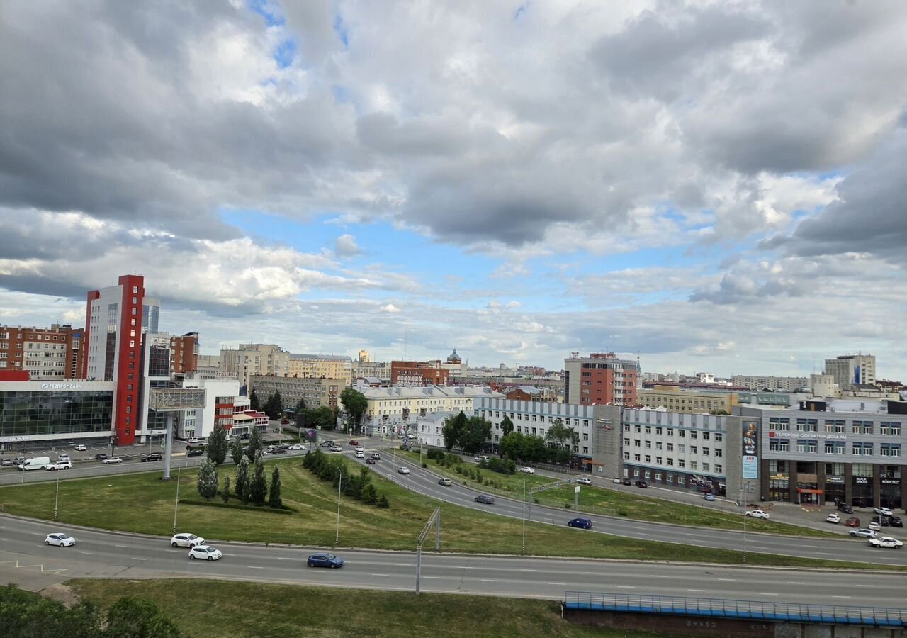 квартира г Омск р-н Центральный ул Добровольского 1 фото 22