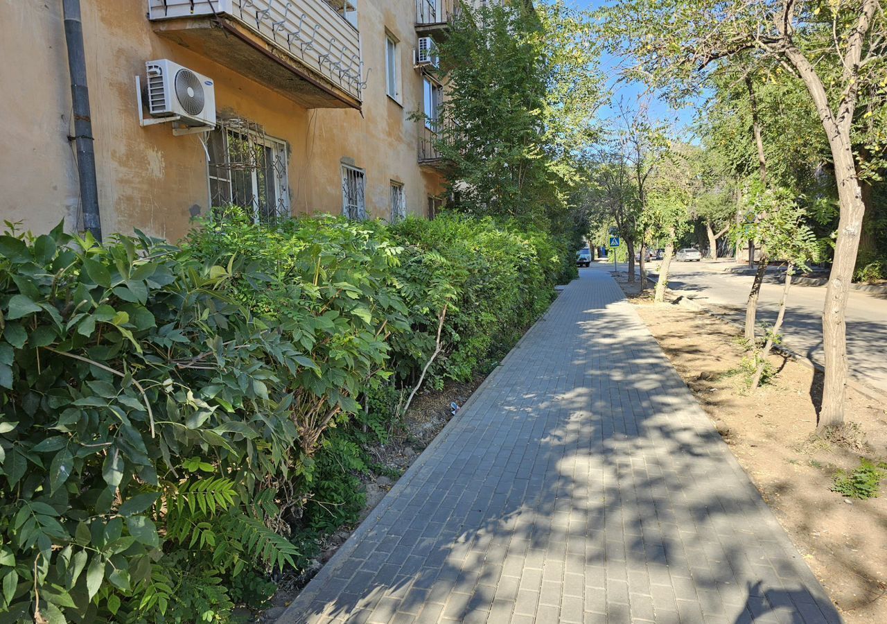 квартира г Астрахань р-н Кировский пл Шаумяна 13 фото 1
