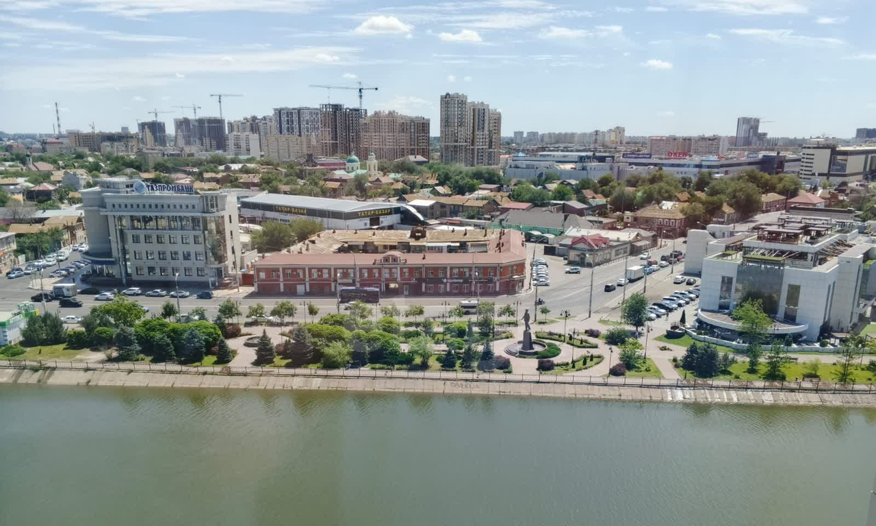 квартира г Астрахань р-н Кировский Эллинг м-н, улица Набережная Приволжского затона, 4 фото 4