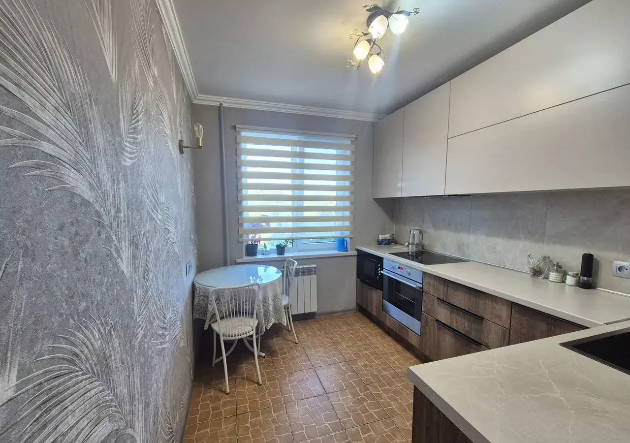 квартира г Тольятти р-н Автозаводский 9-й квартал б-р Туполева 15 фото 1