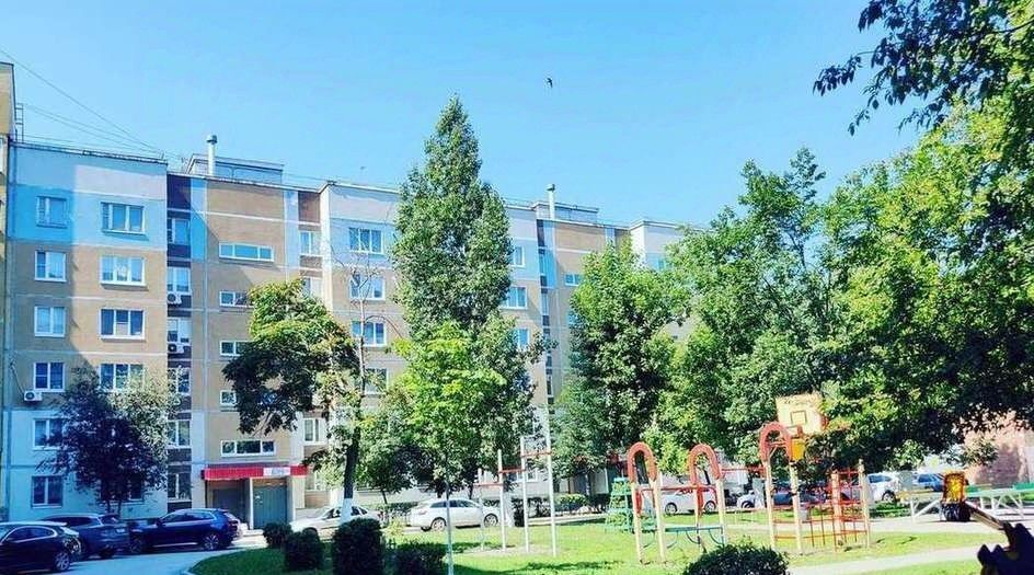 квартира г Тольятти р-н Автозаводский 21 квартал ул 40 лет Победы 18 фото 1